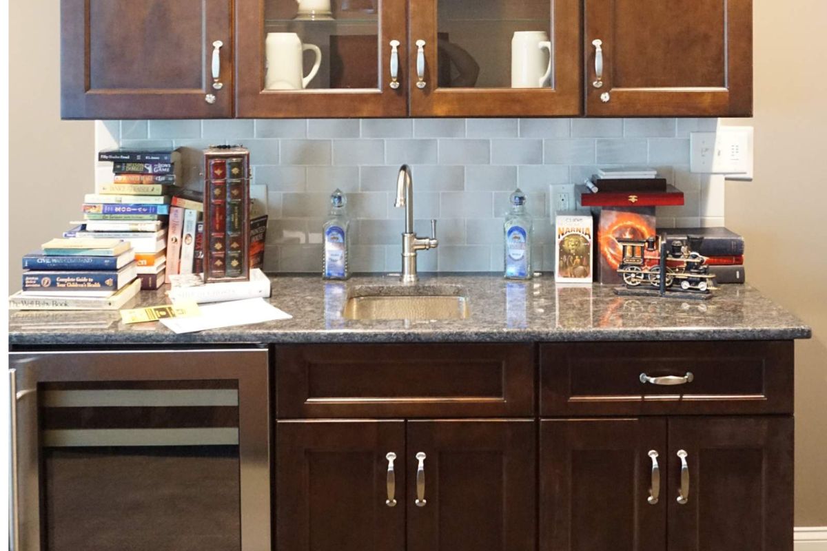 Traditional Wet Bar